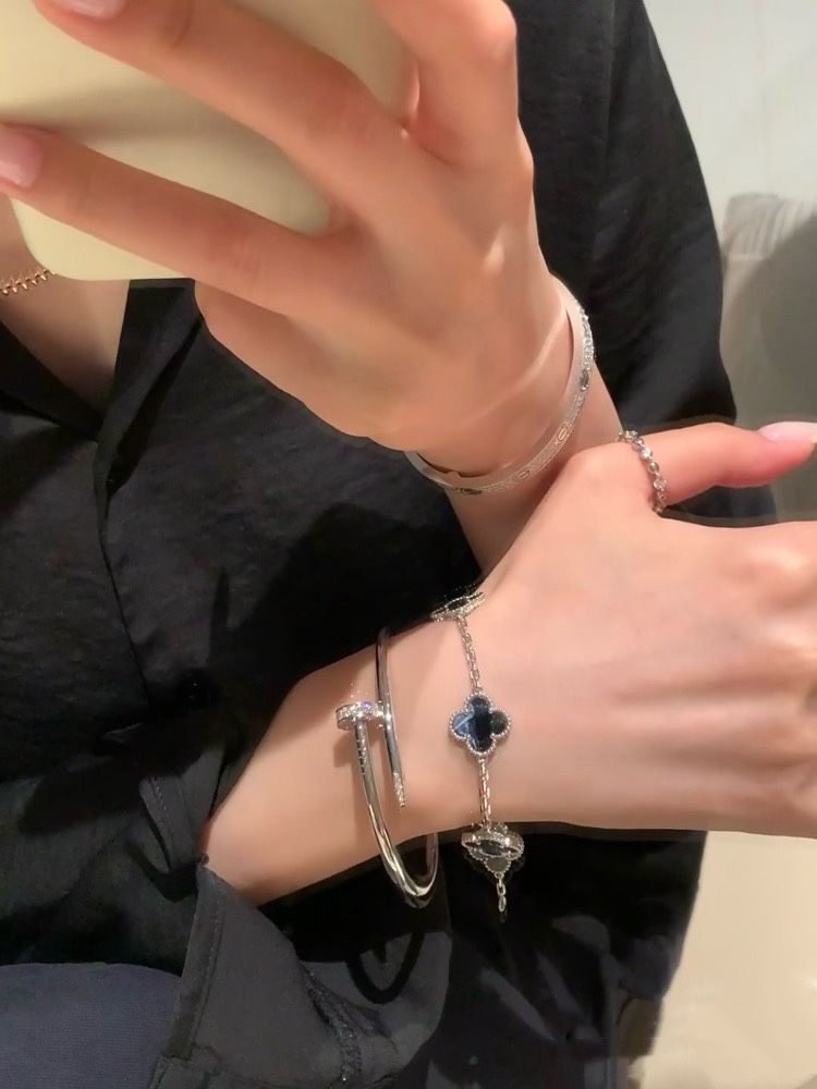  Peter stone four-leaf clover five-flower bracelet
