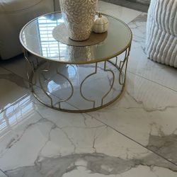 Coffee table gold round