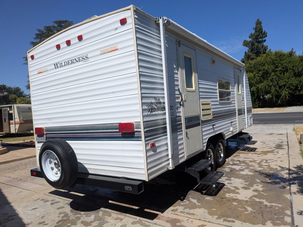 2000 25ft Fleetwood