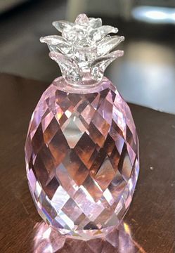 Glass Crystal pink pineapple size: 3’ tall