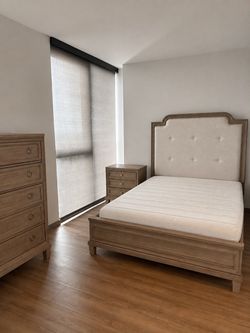Bedroom set (queen bed, dresser and nightstand)