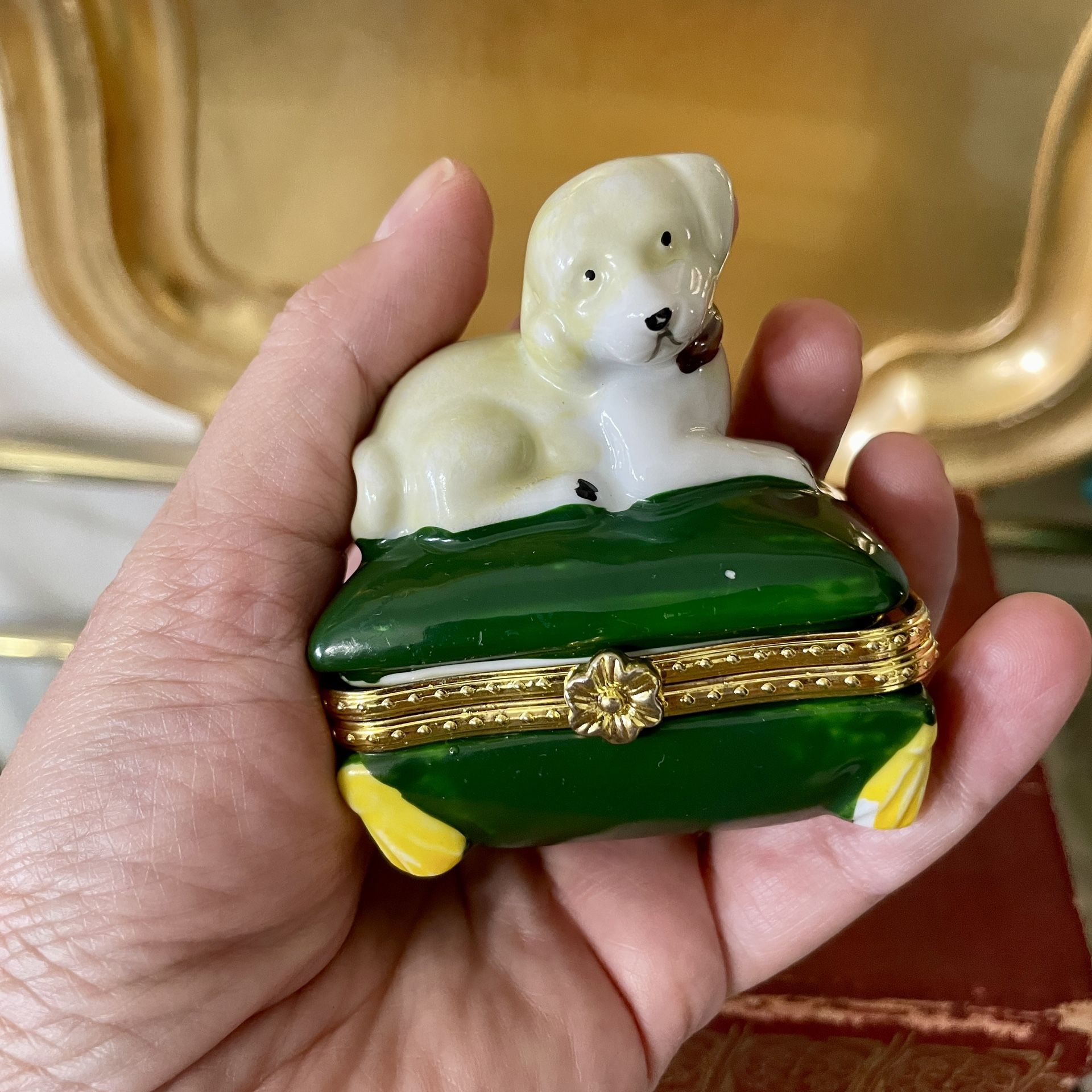 Vintage Porcelain Puppy Clasped Trinket or Pill Box