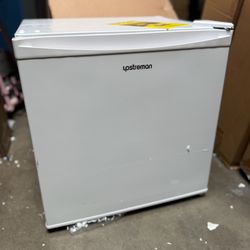 White 1.7 Cu.ft Mini Fridge with Freezer