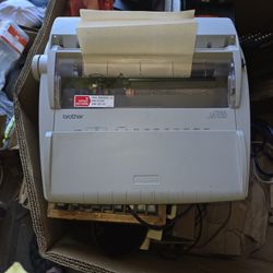  Electronic Typewriter 