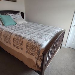 Queen Bed With Mattress And Boxspring 