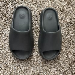 Yeezy Slides 