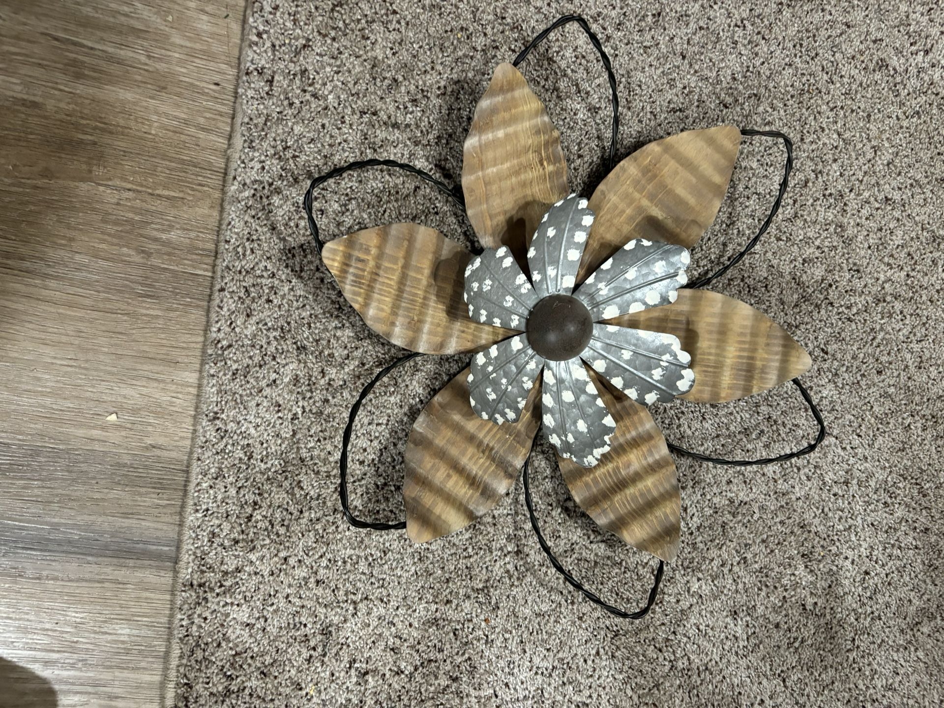 Metal wall flower hanging