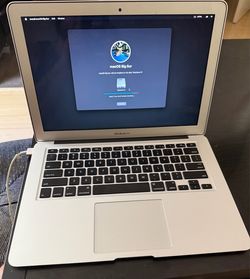 Macbook air 2017,  13” screen and charger