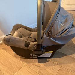 Nuna PIPA™ LX Lite Infant Car Seat & Base