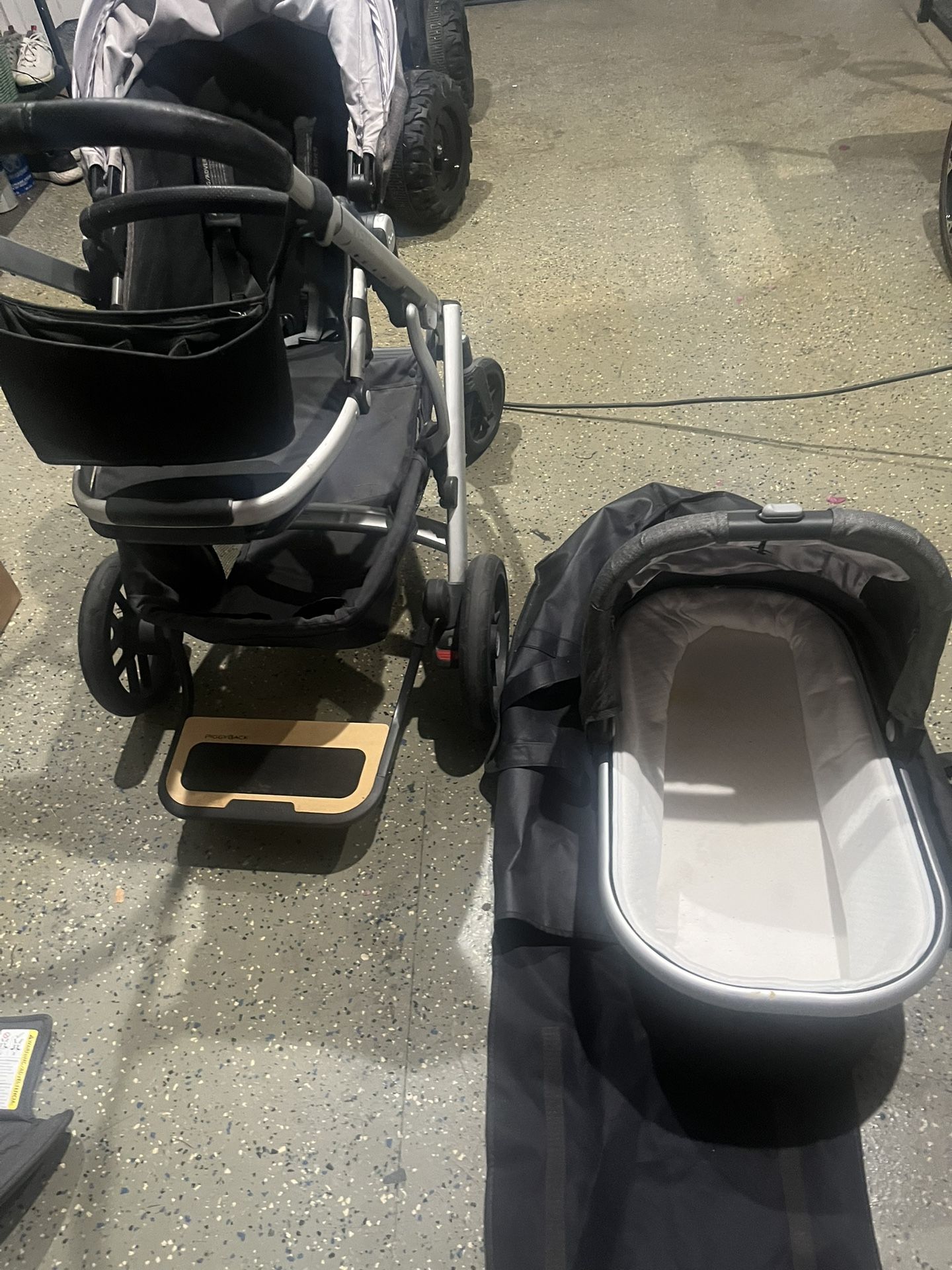 Uppa baby vista stroller/bassinet/ridealong