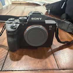 Sony a7R III Mirrorless Digital Camera Body