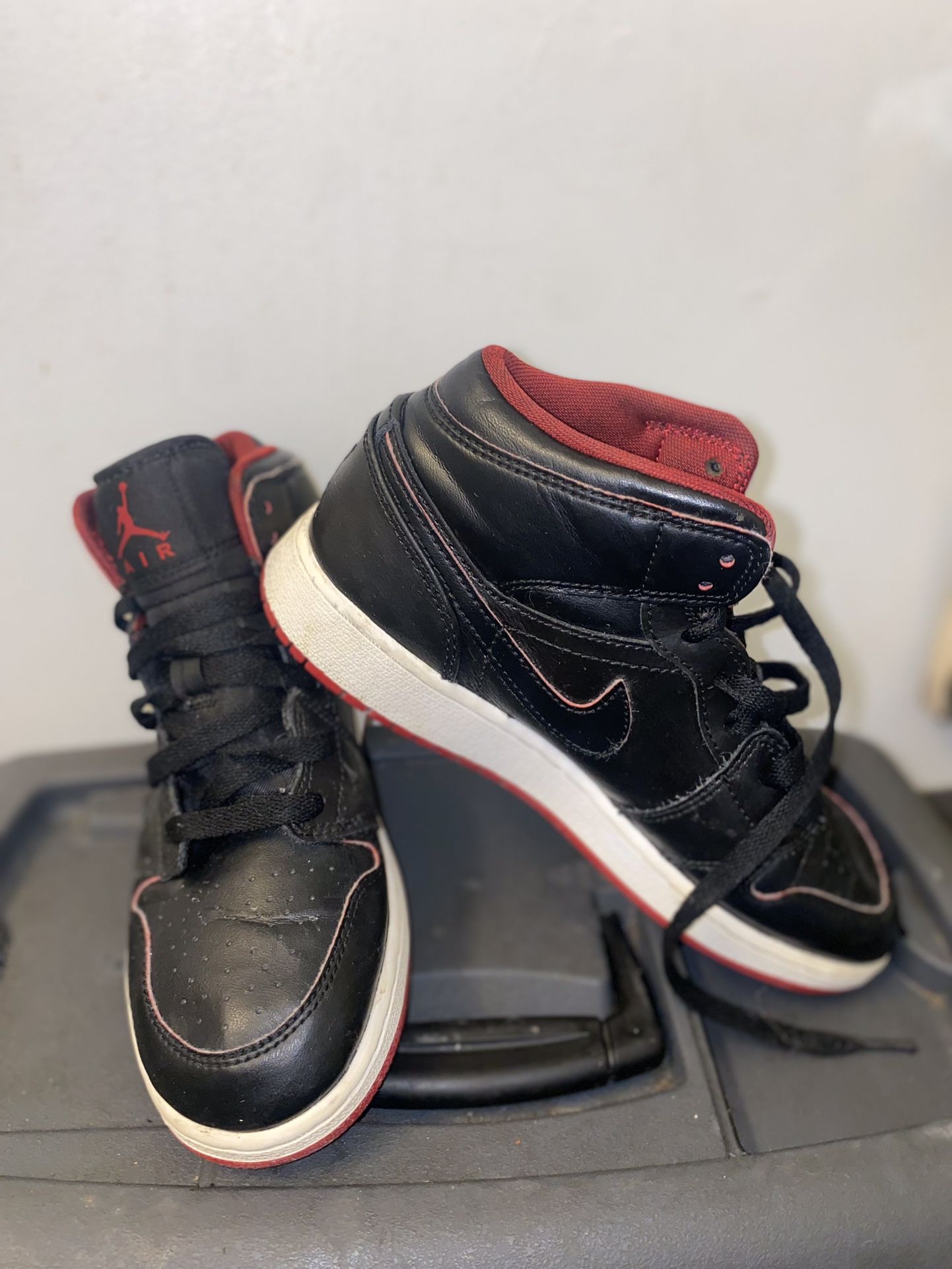 jordans 1’s size 5