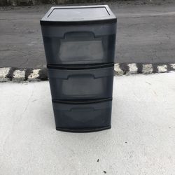 Very Good Condition Plastic Dresser 