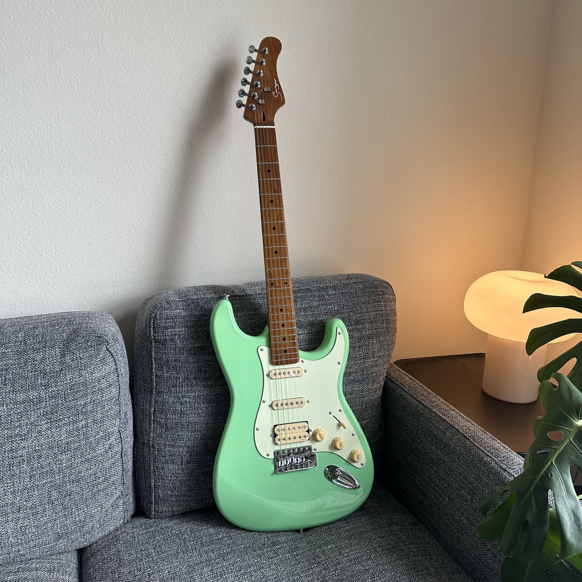 Electric Guitar With Roasted Maple Neck