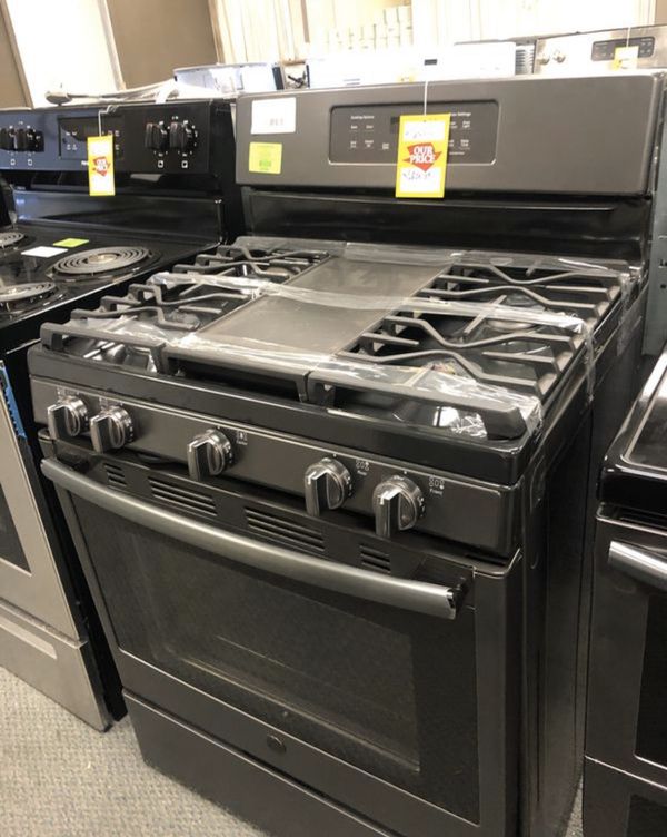 Ge gas stove with griddle! Brand new with warranty for Sale in El Paso