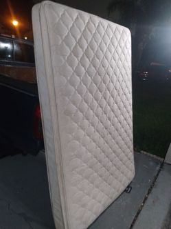 Full size mattress