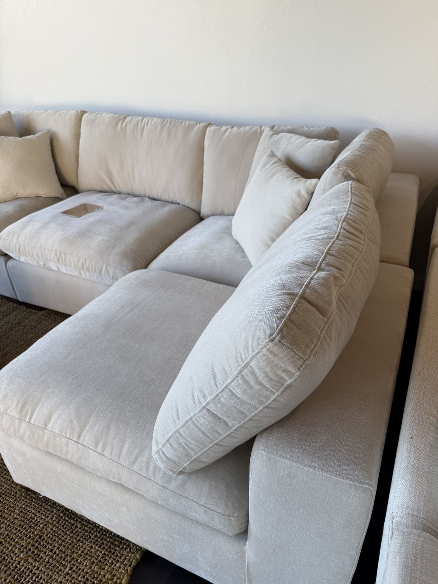Modern Cloud Modular Sectional – 4 Seat Sofa Chaise – New – Free Delivery (San Diego)
