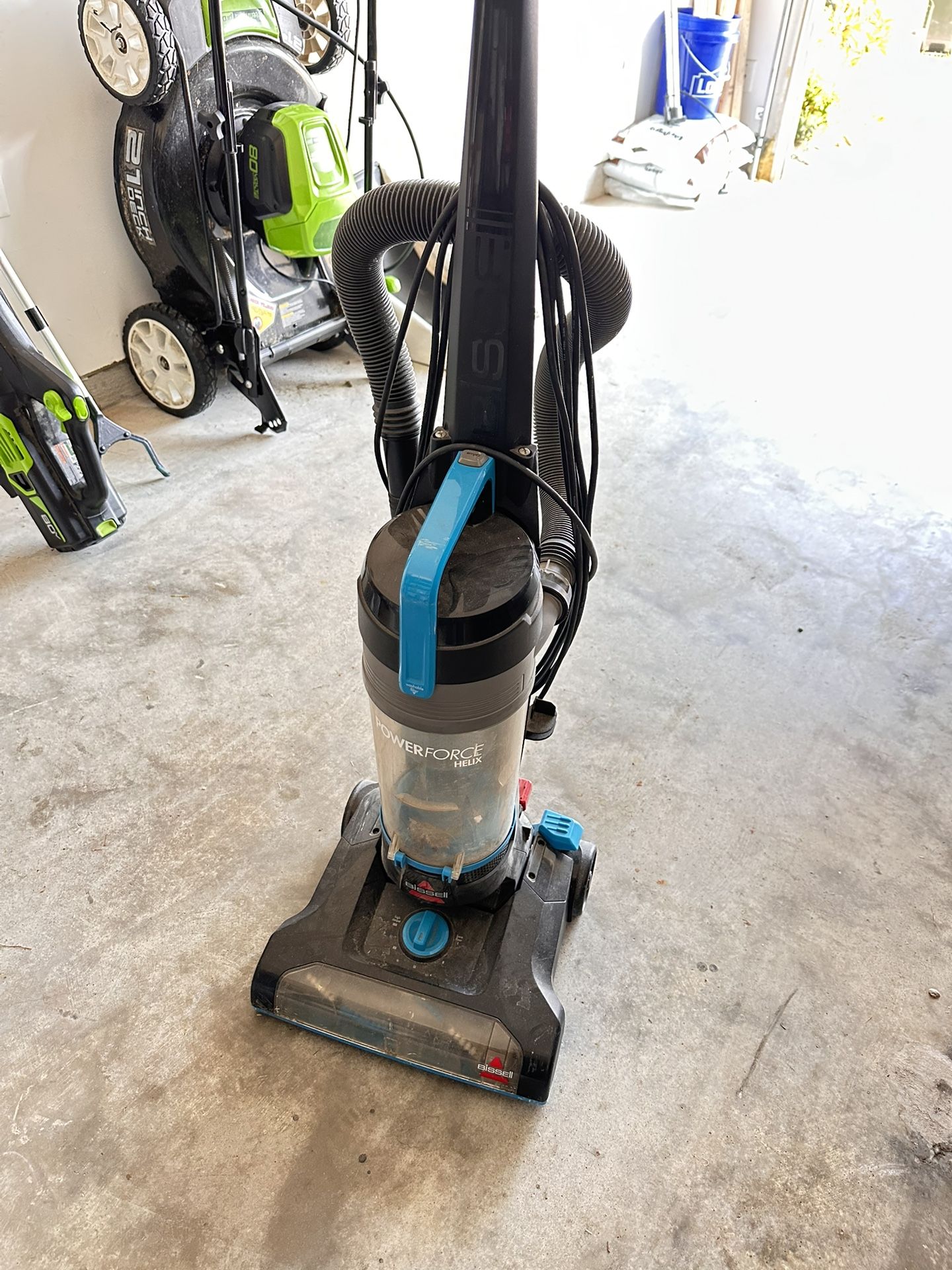 Bissel Vacuum Cleaner Perfect For Carpets And Bare Floors