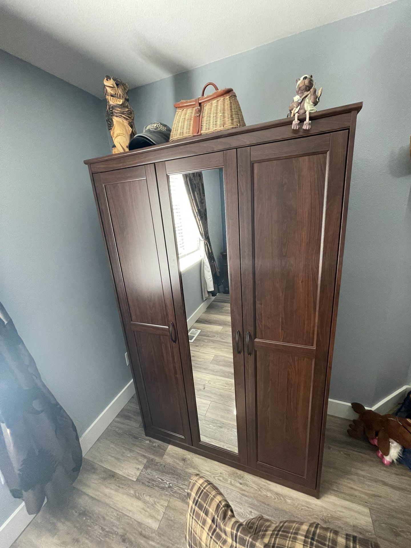 Songesand 2024 wardrobe brown