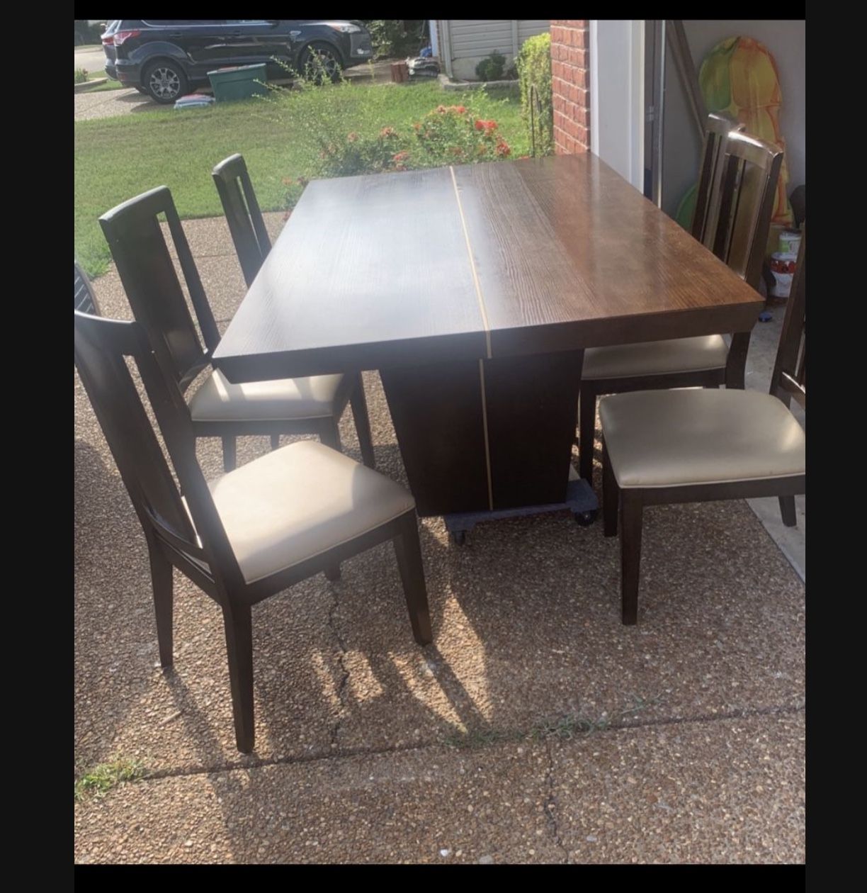 Kitchen table W/6 Chairs 