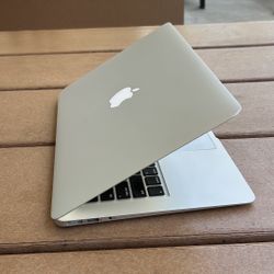 Apple MacBook Air 13” i5/4GB/256GB SSD $180 