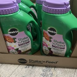 Miracle Gro Shake N Feed