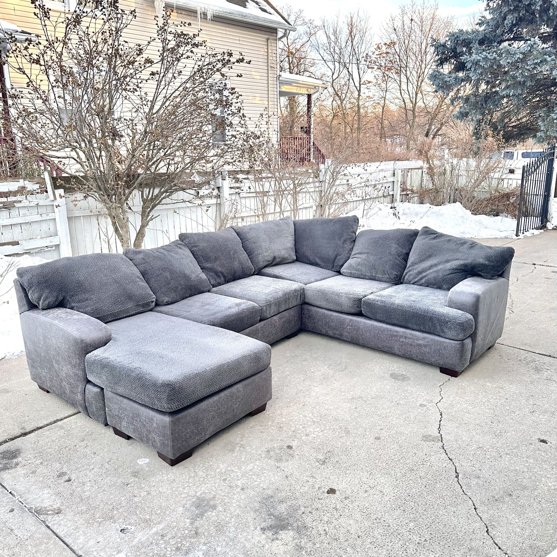 Large Gray Reversible Sectional Couch w/ Chaise β FREE Delivery π