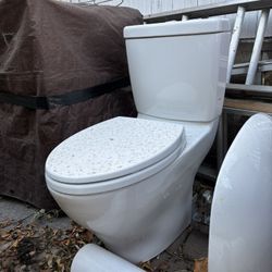 Ceramic Toilet And Sink 