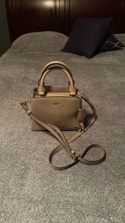 DKNY handbag 👜 Crosbody  color beige small 👍🏻
