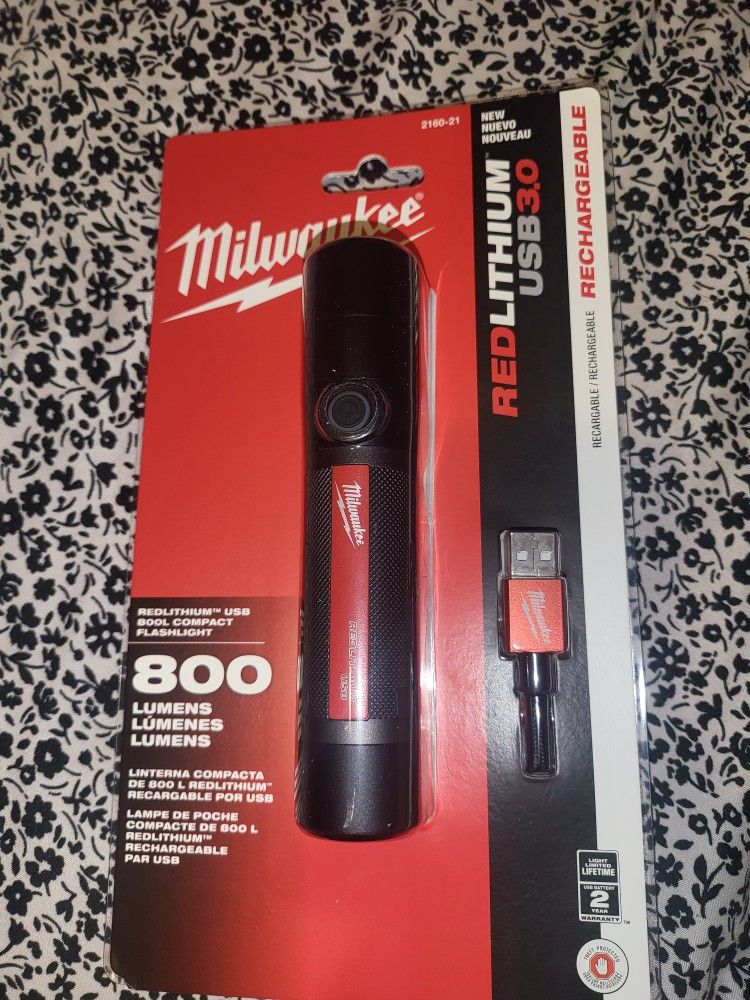 Milwaukee 800 Lumens Flashlight