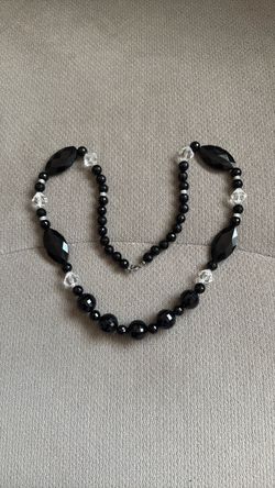 Beautiful black necklace!!!