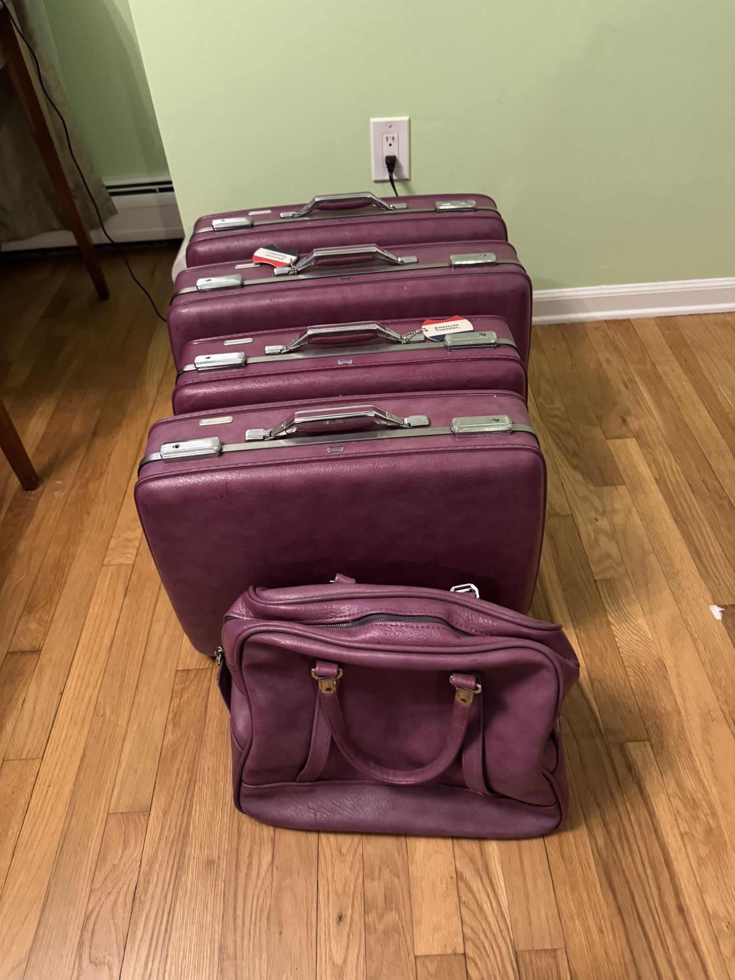 Luggage Vintage American Tourister. Five pieces