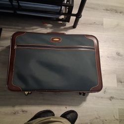 Roam Vintage Suitcase 