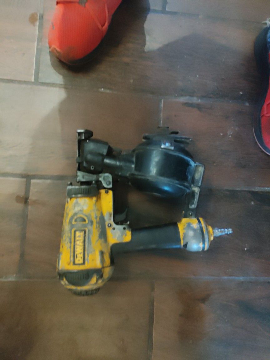DeWalt Roof Nailer Pneumatic