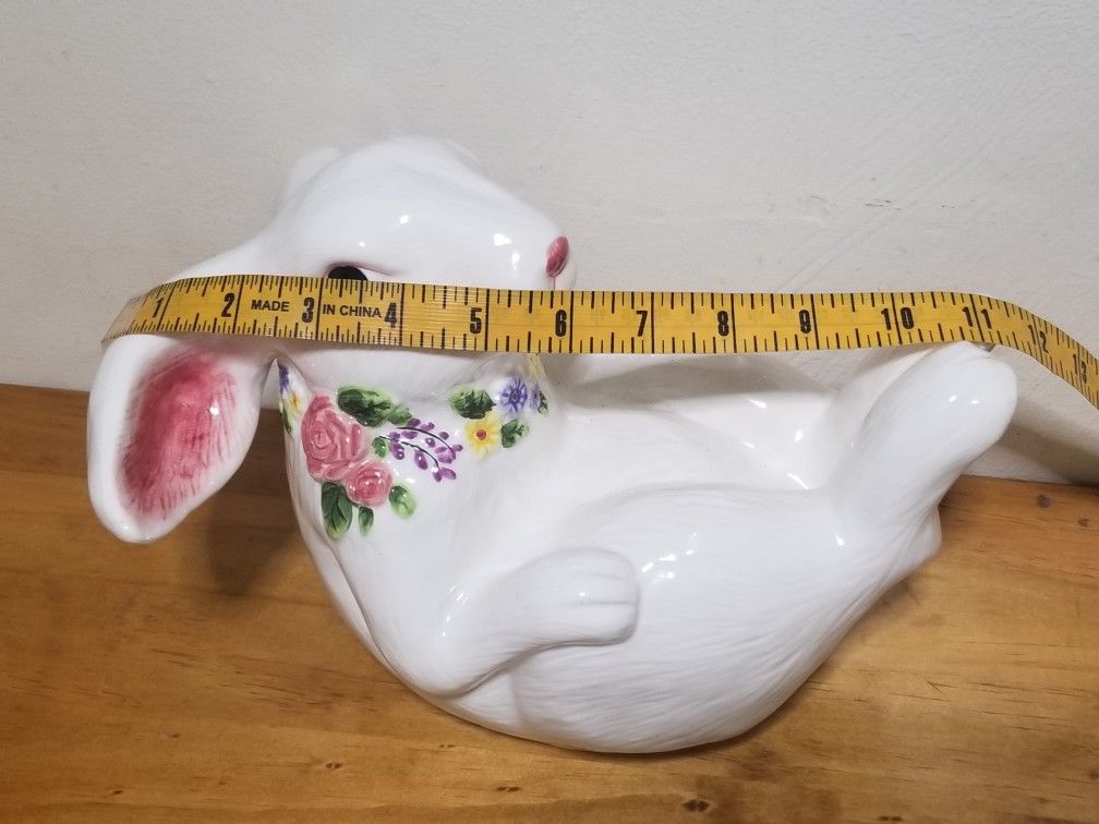 Decorative Bunny Sculpture 🐰 Like New See Pictures