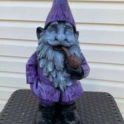 The Pipe Smoking Gnome Statue