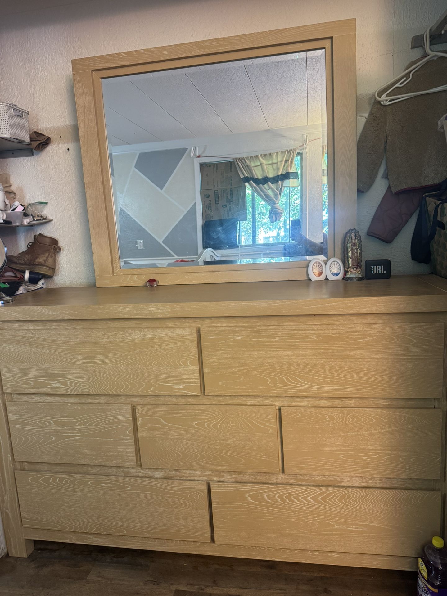 Dresser With Mirror