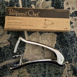 The Pampered chef Cherry & Olive Putter