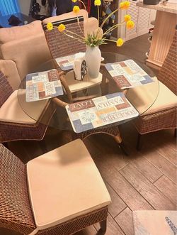 Beautiful dining set 4 chairs