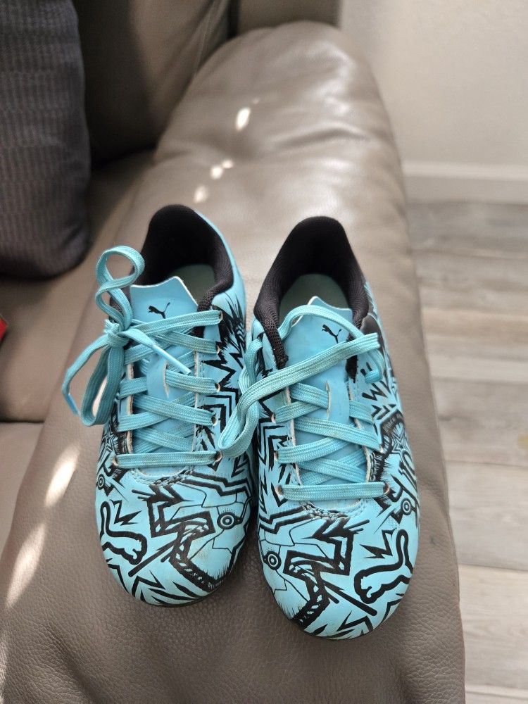 Size 11k Boy Soccer Cleats