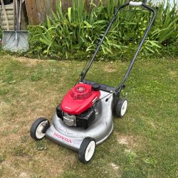 Honda Quadro Cut With Smart Drive Controls Self-Propelled
