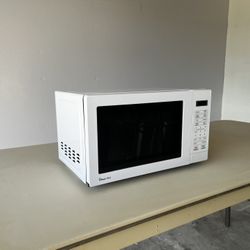 Magic Chef Countertop Microwave