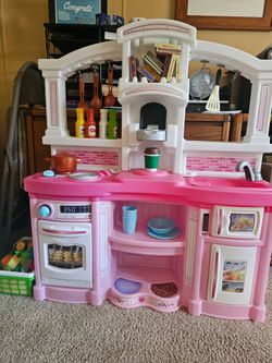 Kitchen with accessories
