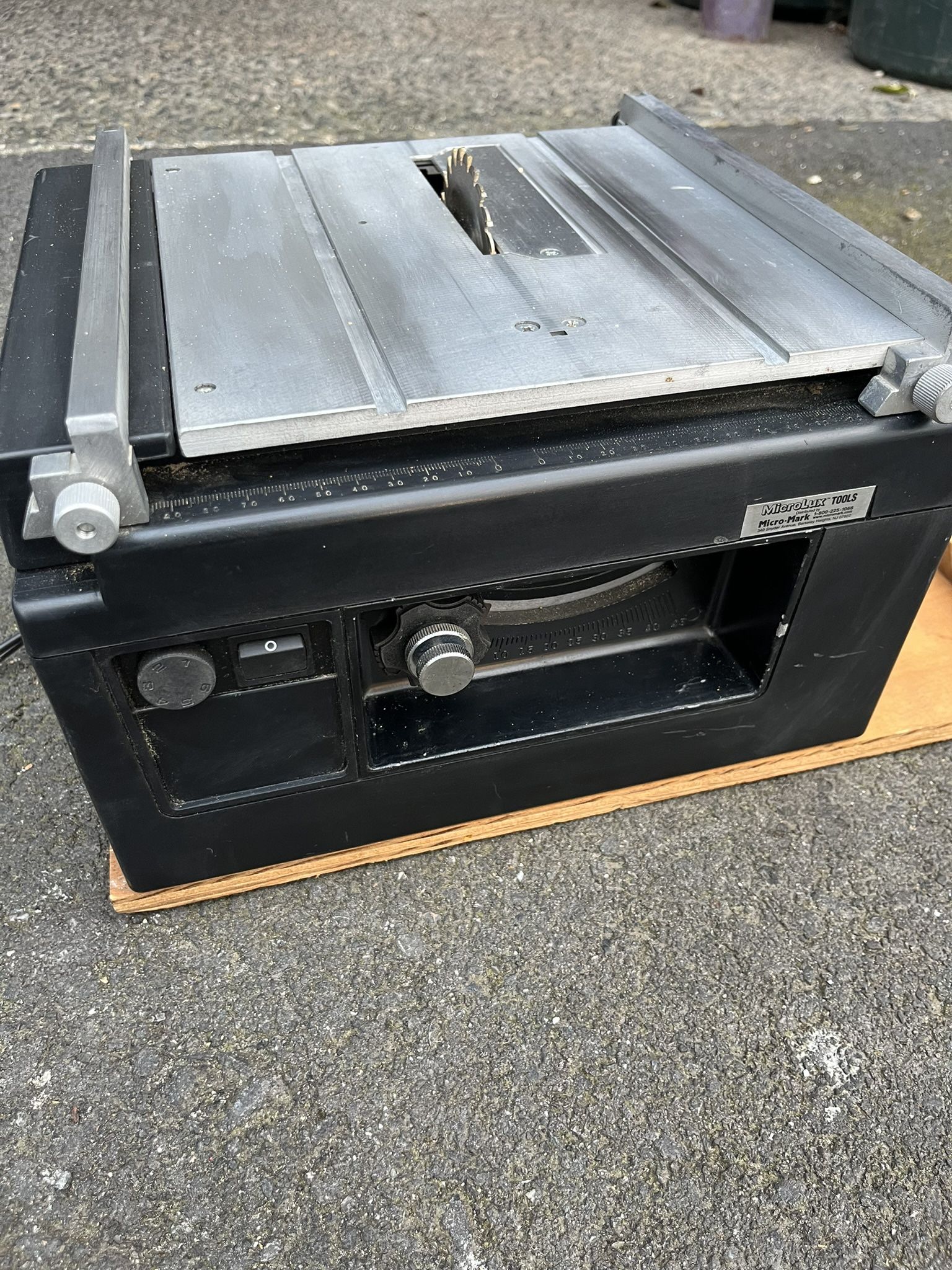 Micro-Mark MicroLux Mini Tilt Arbor Table Saw