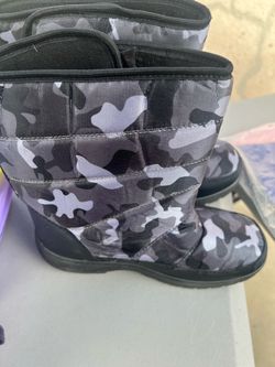 Snow boots