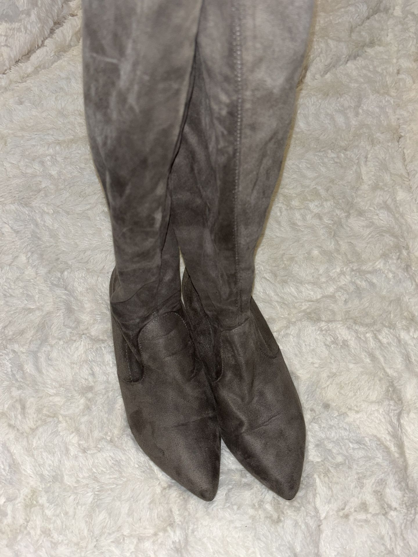 Women’s Size 40 Knee High Boots