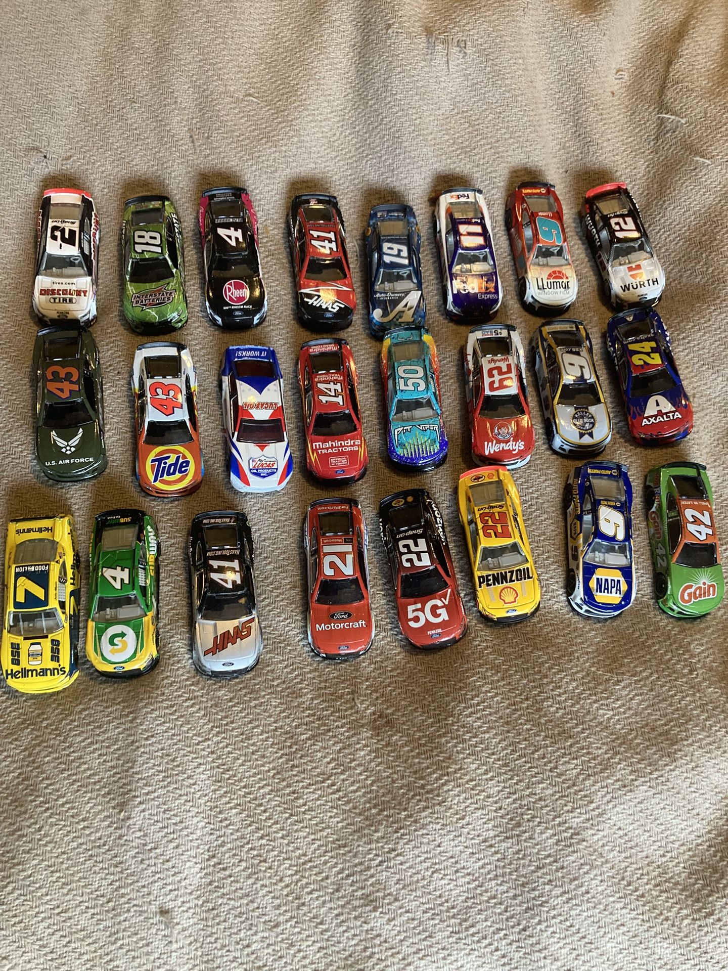 24 NASCAR SERIES Cars