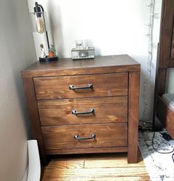 Night stands (2)
