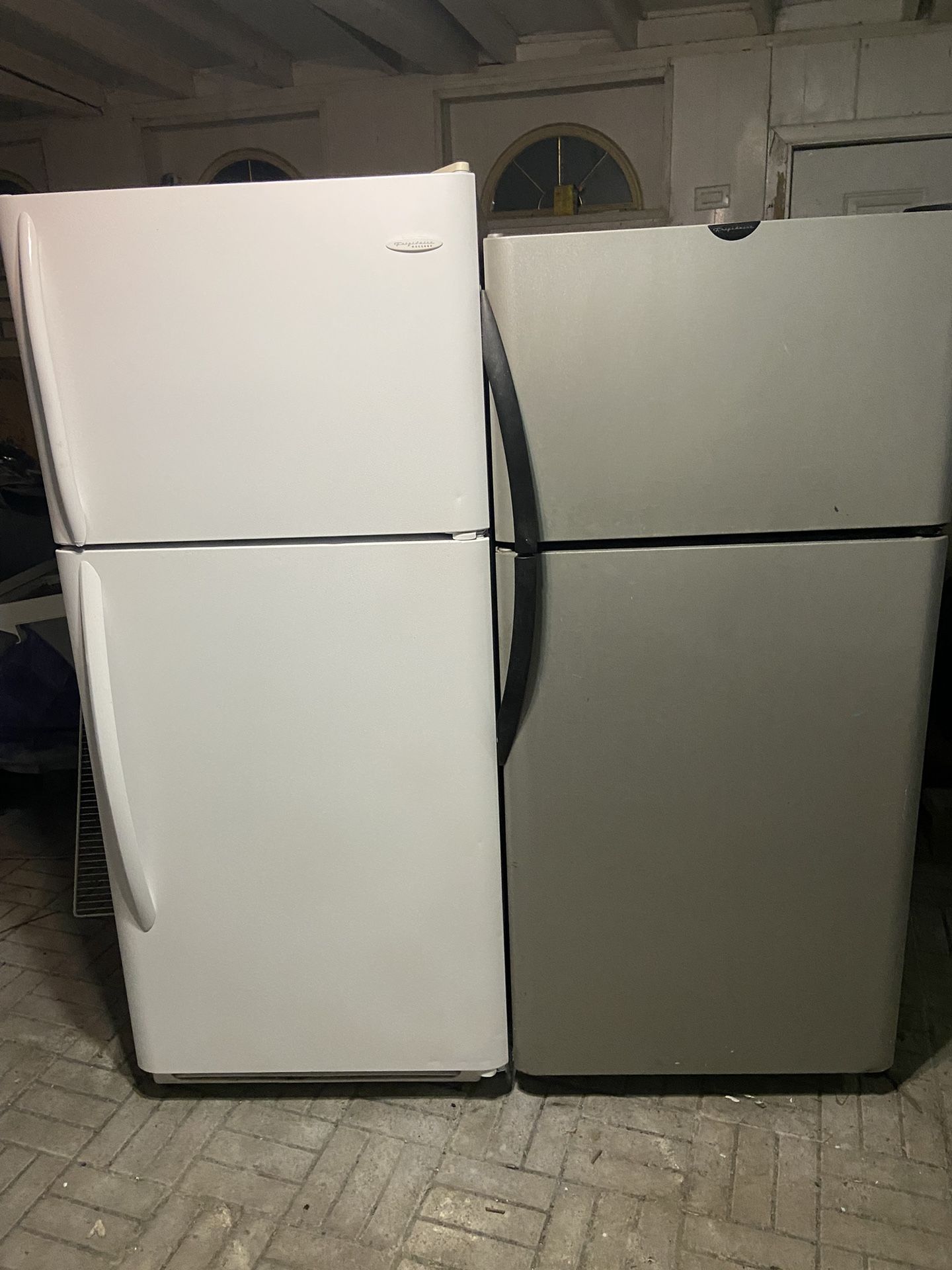 EXCELLENT RUNNING FRIDGES. STAINLESS STEEL 18 CU. Ft. ONE IS $275 , WHITE 21 cu ft ONE $350. NOTHING MISSING! BOTH BEEN CLEANED & RUN LIKE BRAND NEW. 