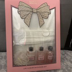 Badgley Mischka 5 PC Luxury Bath Robe Set